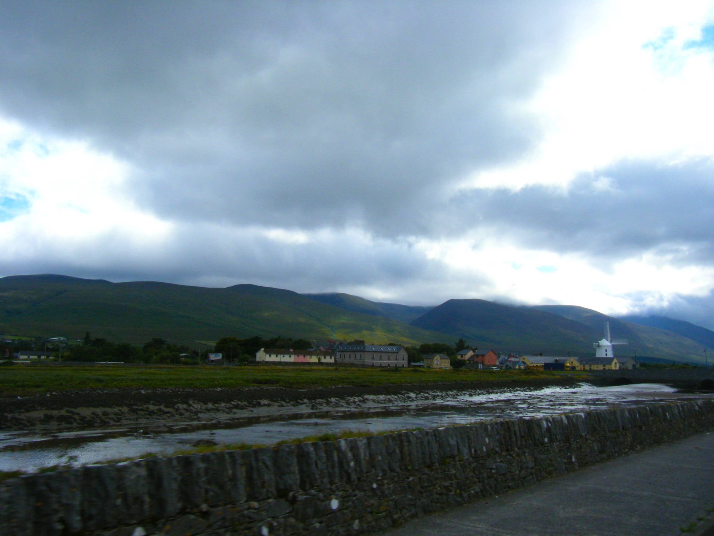 アイルランドドライブルート8:風車を通り過ぎつつLimerickへ