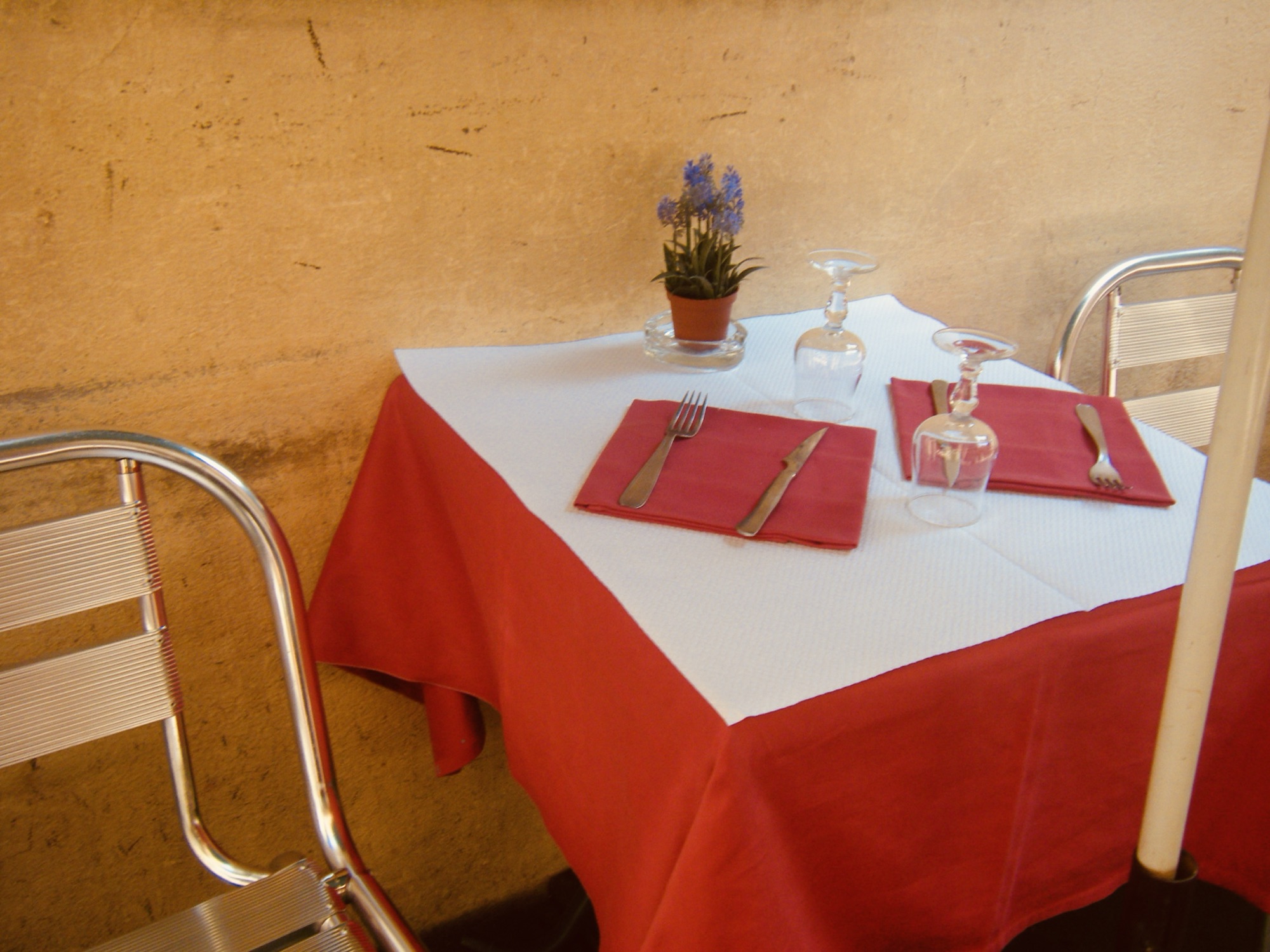 France – Antibe – 要塞とアンフォラと伊達男